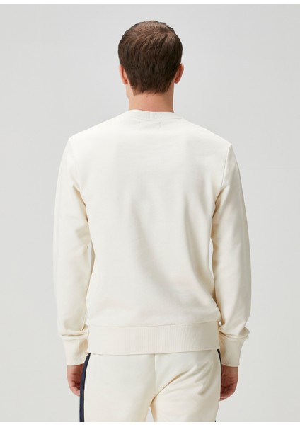 Beyaz Logo Nakışlı Sweatshirt fırsatları