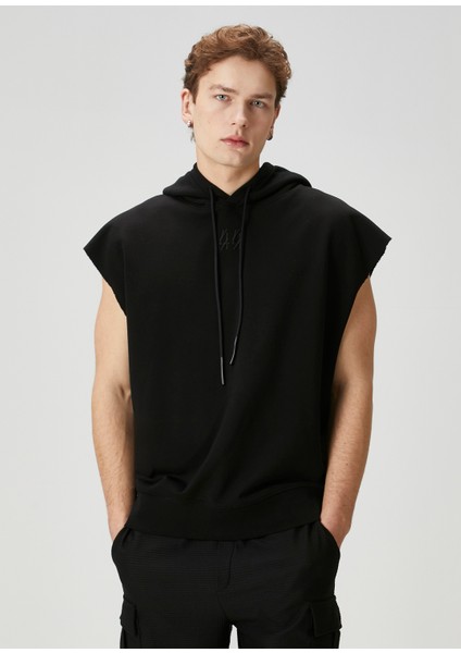 Siyah Kapüşonlu Logo Detaylı Kolsuz Sweatshirt
