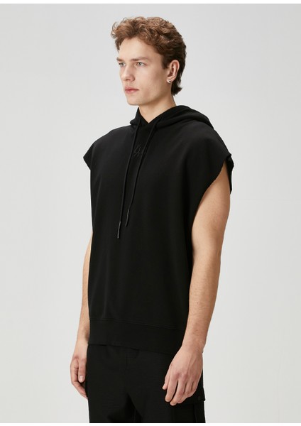 Siyah Kapüşonlu Logo Detaylı Kolsuz Sweatshirt