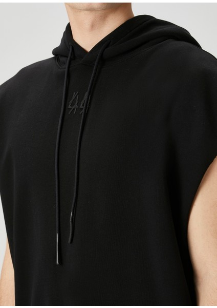 Siyah Kapüşonlu Logo Detaylı Kolsuz Sweatshirt