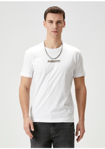 Beyaz Logo Detaylı T-Shirt