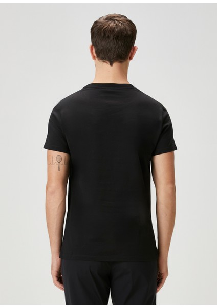 Siyah Logo Detaylı T-Shirt fırsatları