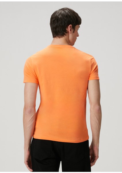 Turuncu Logo Nakışlı T-Shirt fırsatları