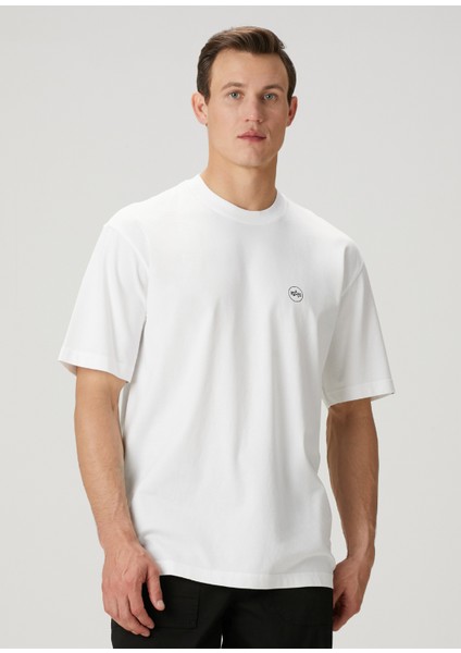 Beyaz Logo Baskılı T-Shirt modelleri