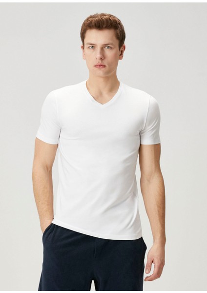 2li Beyaz V Yaka Basic T-Shirt