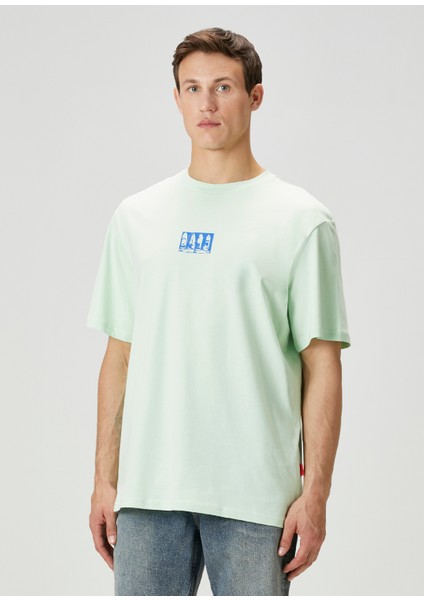 Açık Yeşil Figür Baskılı Oversized T-Shirt modelleri