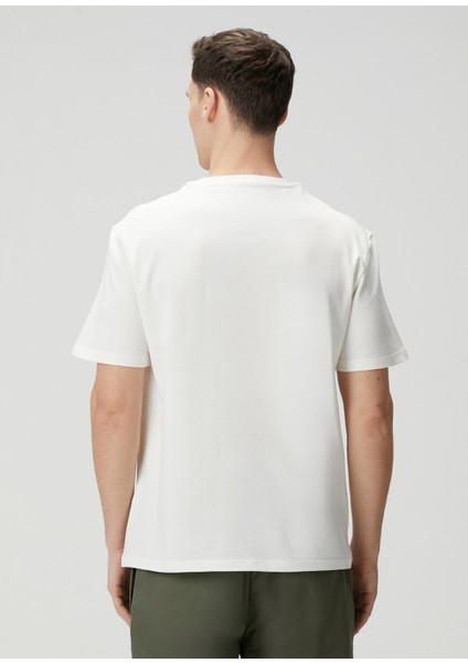 Beyaz Logo Baskılı T-Shirt fırsatları