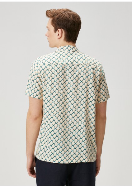 Regular Fit Geometrik Desenli Kısa Kollu Gömlek