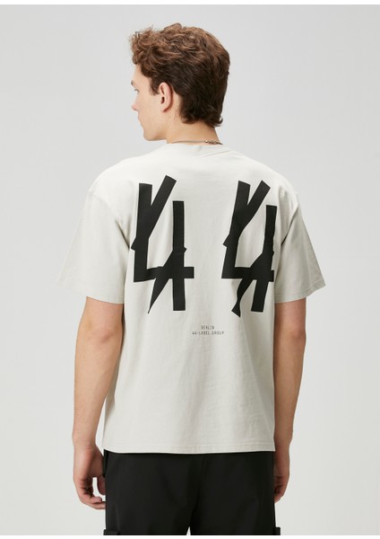 Beyaz Logo Baskılı T-Shirt fırsatları