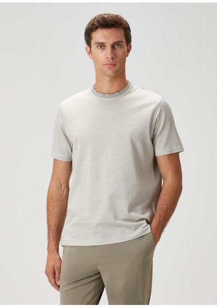 Boxy Fit Bej Çizgi Desenli T-Shirt modelleri