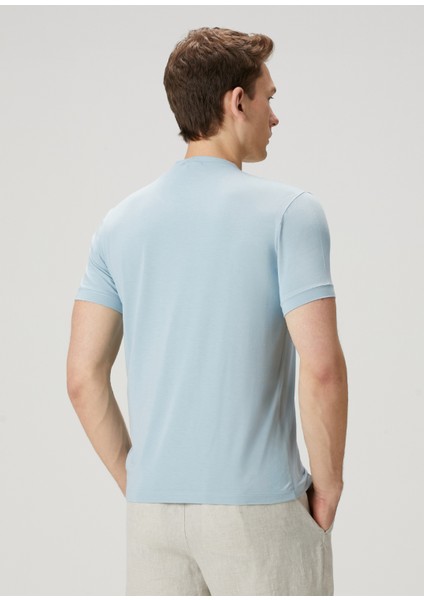 Açık Mavi Logo Baskılı T-Shirt fırsatları