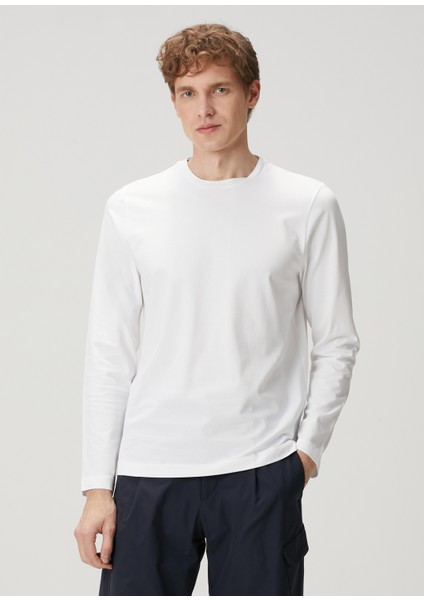 Beyaz Logo Detaylı T-Shirt