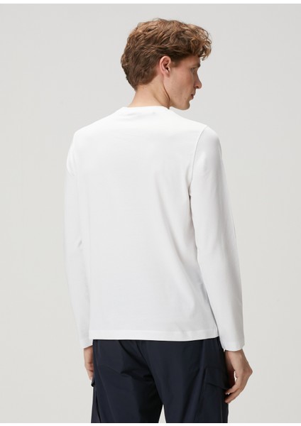 Beyaz Logo Detaylı T-Shirt fırsatları