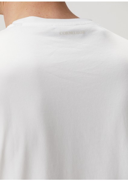 Beyaz Logo Detaylı T-Shirt