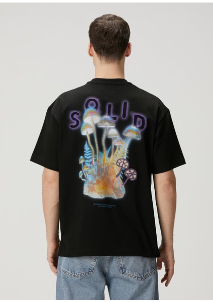 Siyah Figür Baskılı Logo Detaylı T-Shirt