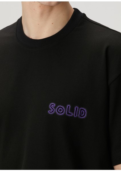 Siyah Figür Baskılı Logo Detaylı T-Shirt indirimleri