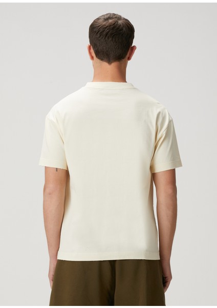 Kırık Beyaz Logo Baskılı T-Shirt fırsatları