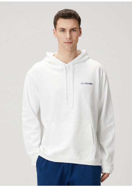 Beyaz Kapüşonlu Logo Baskılı Sweatshirt modelleri