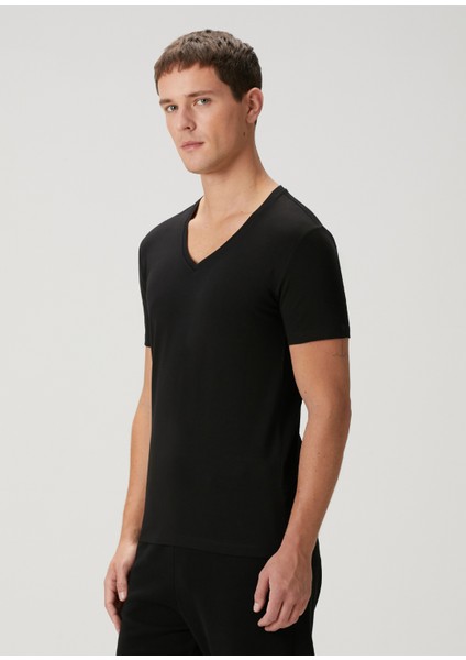 Siyah V Yaka T-Shirt modelleri