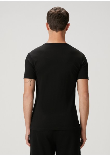 Siyah V Yaka T-Shirt fırsatları