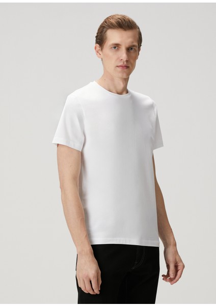 Beyaz Logo Detaylı T-Shirt modelleri
