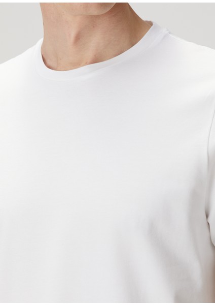 Beyaz Logo Detaylı T-Shirt fırsatları