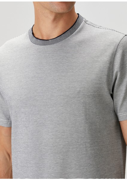 Boxy Fit Lacivert Çizgi Desenli T-Shirt