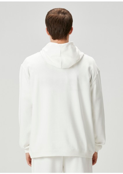 Beyaz Kapüşonlu Logo Nakışlı Sweatshirt fırsatları