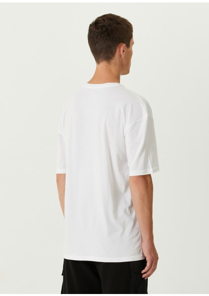 Beyaz Baskı Detaylı T-Shirt fırsatları
