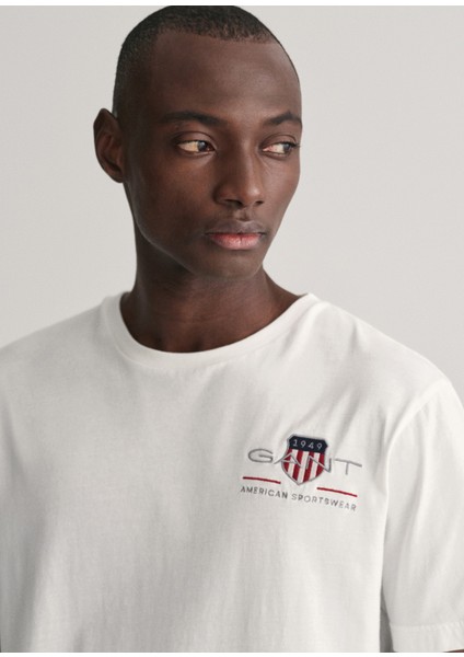 Beyaz Logolu Bisiklet Yaka Regular Fit Kısa Kollu Erkek T-Shirt