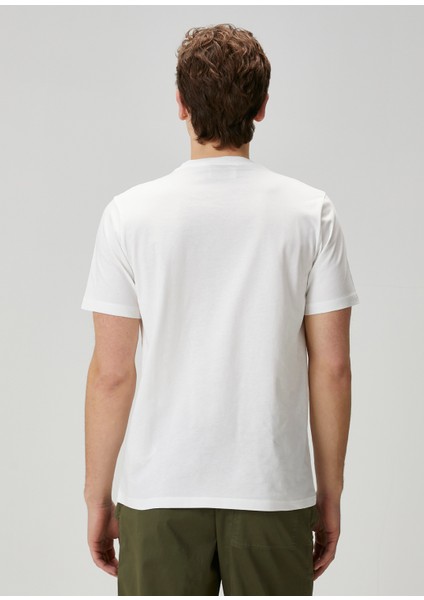 Beyaz Figür Baskılı Organik Pamuk T-Shirt fırsatları
