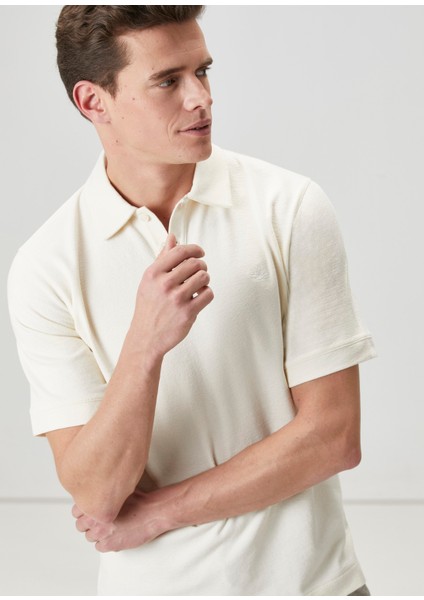 Comfort Fit Kırık Beyaz Polo Yaka T-Shirt fiyatları