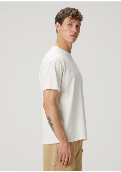 Relaxed Fit Beyaz Logo Baskılı T-Shirt modelleri