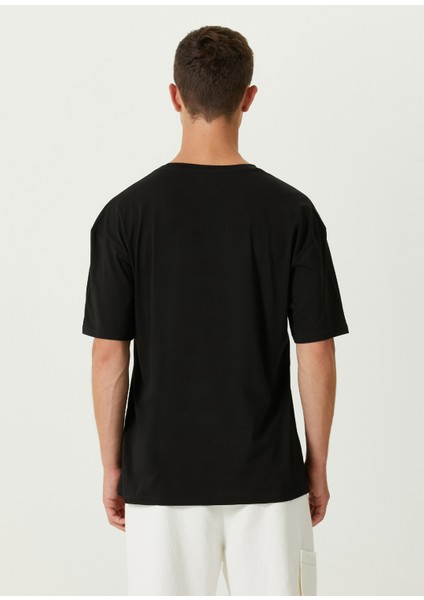 Siyah Baskı Detaylı T-Shirt fırsatları