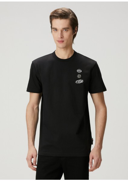 Siyah Patch Detaylı T-Shirt
