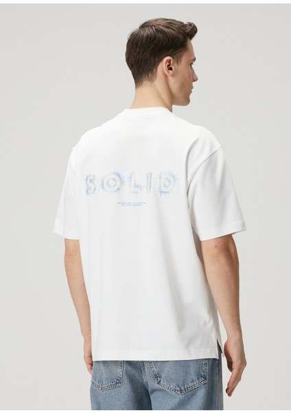 Beyaz Logo Detaylı T-Shirt fırsatları