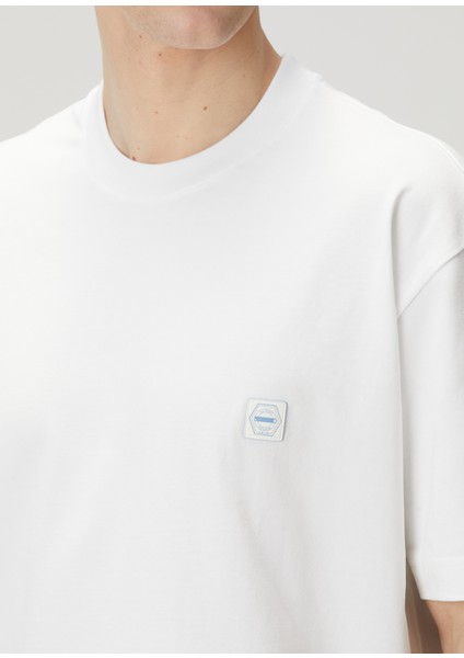 Beyaz Logo Detaylı T-Shirt indirimleri