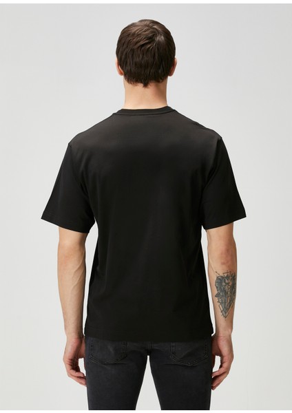 Siyah Logo Nakışlı T-Shirt fırsatları