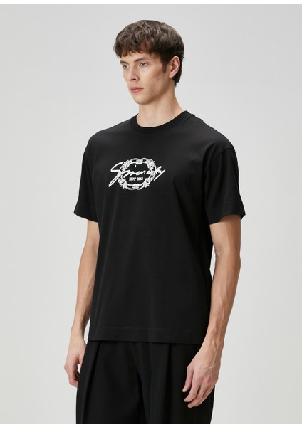 Siyah Beyaz Logo Nakışlı T-Shirt modelleri