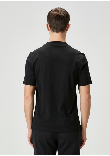 Siyah Logo Nakışlı T-Shirt fırsatları