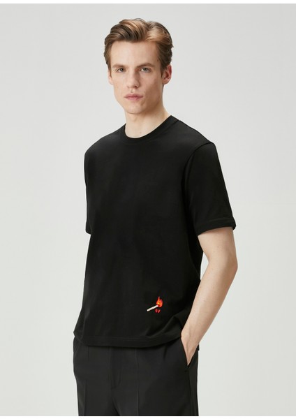 Siyah Nakış Detaylı T-Shirt modelleri