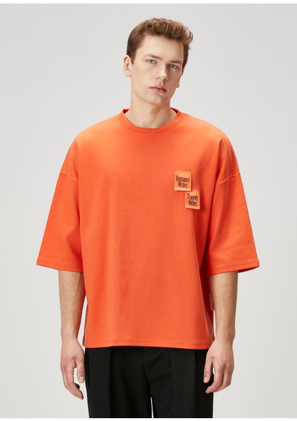 Turuncu Slogan Detaylı T-Shirt