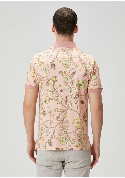 Pembe Polo Yaka Çiçek Desenli T-Shirt fırsatları