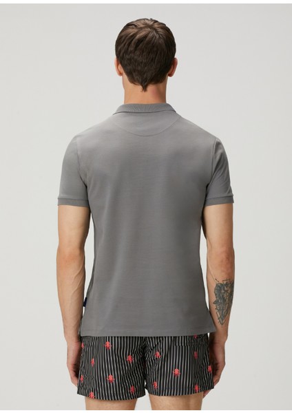 Koyu Gri Polo Yaka Ahtapot Nakışlı T-Shirt fırsatları