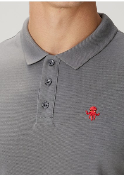Koyu Gri Polo Yaka Ahtapot Nakışlı T-Shirt indirimleri