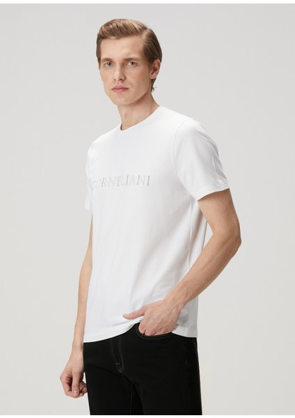 Beyaz Logo Nakışlı T-Shirt modelleri