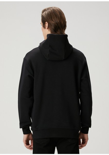 Siyah Kapüşonlu Logo Detaylı Sweatshirt fırsatları