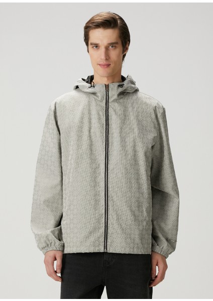Açık Gri Kapüşonlu Logo Motifli Mont modelleri