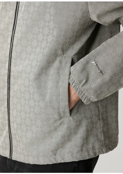 Açık Gri Kapüşonlu Logo Motifli Mont