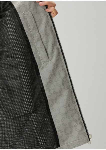 Açık Gri Kapüşonlu Logo Motifli Mont